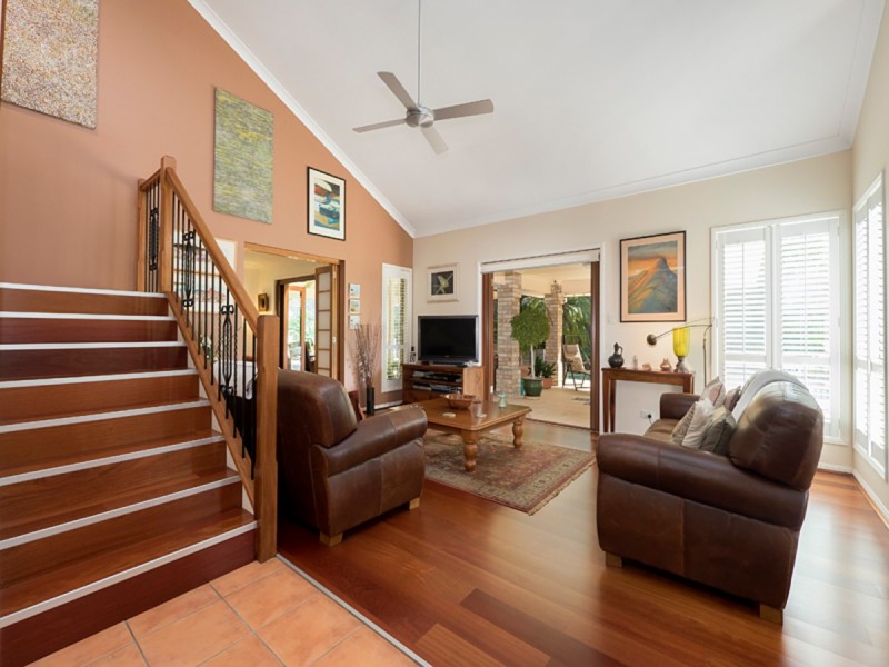 6 Westaway Crescent, Bellbowrie QLD 4070