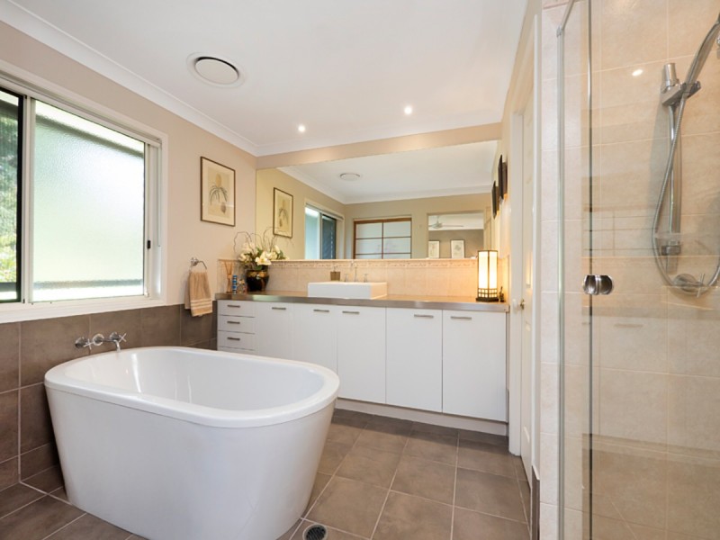 6 Westaway Crescent, Bellbowrie QLD 4070