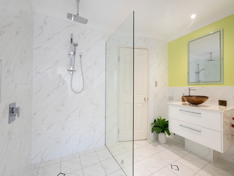 6 Westaway Crescent, Bellbowrie QLD 4070