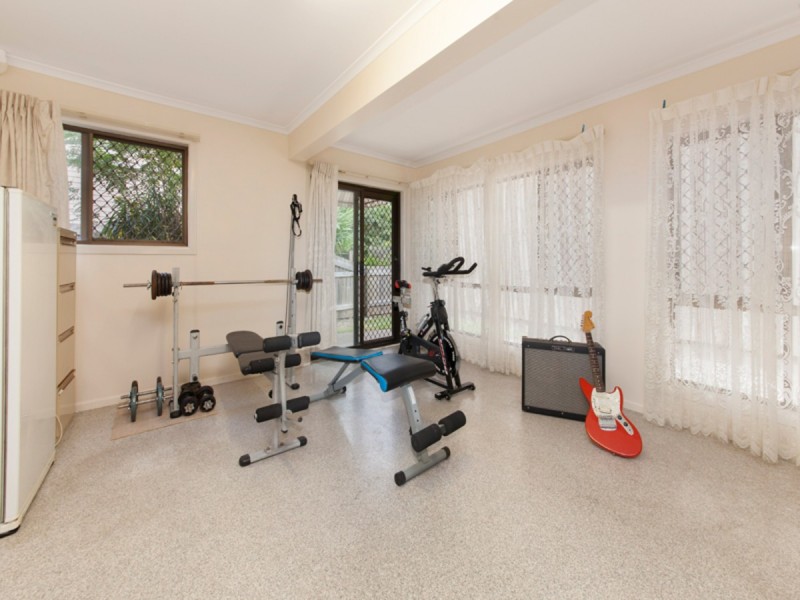 2 Jessamine Court, Kenmore QLD 4069