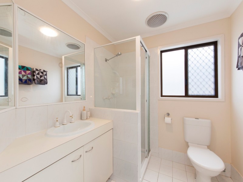 2 Jessamine Court, Kenmore QLD 4069