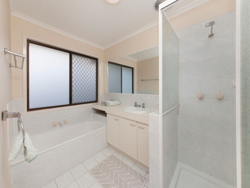 2 Jessamine Court, Kenmore QLD 4069