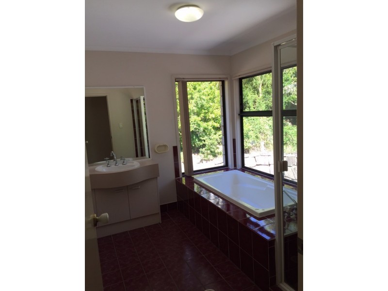 40 Wyndarra Street, Kenmore QLD 4069