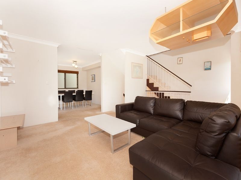 1/37 Mitre Street, St Lucia QLD 4067