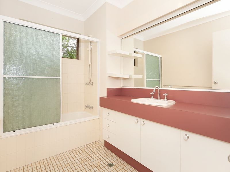 1/37 Mitre Street, St Lucia QLD 4067