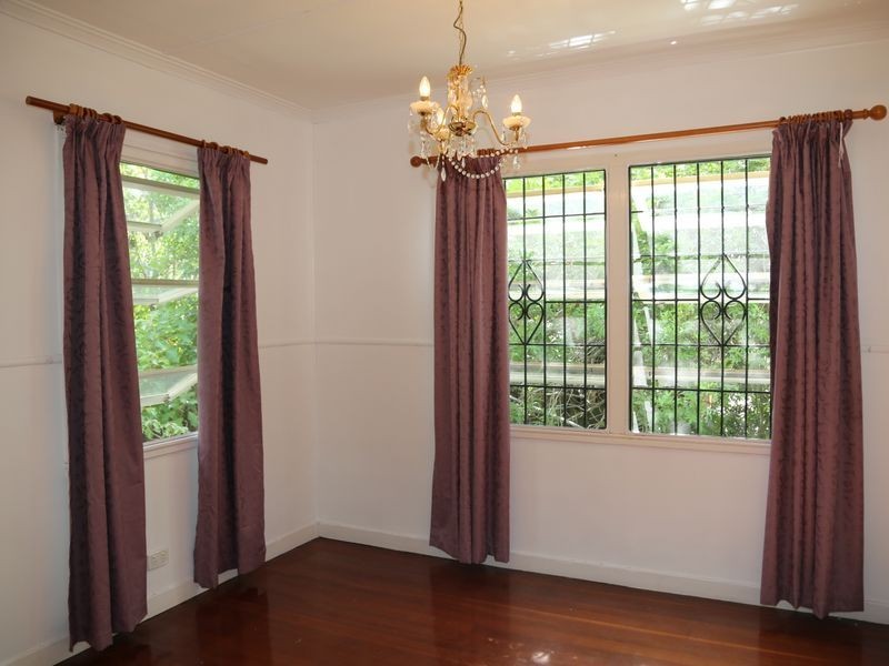 10 Gray Avenue, Corinda QLD 4075