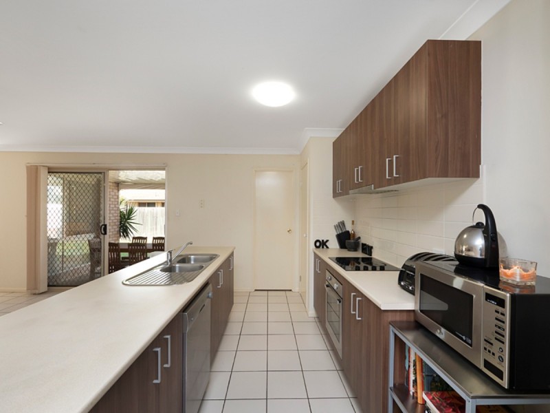 15 Oleosa Close, Moggill QLD 4070