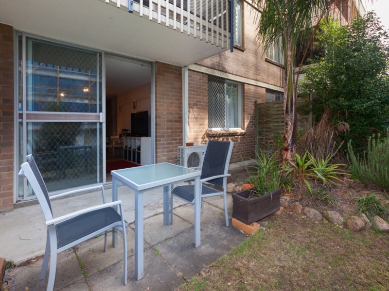 2/125 Clarence Road, Indooroopilly QLD 4068