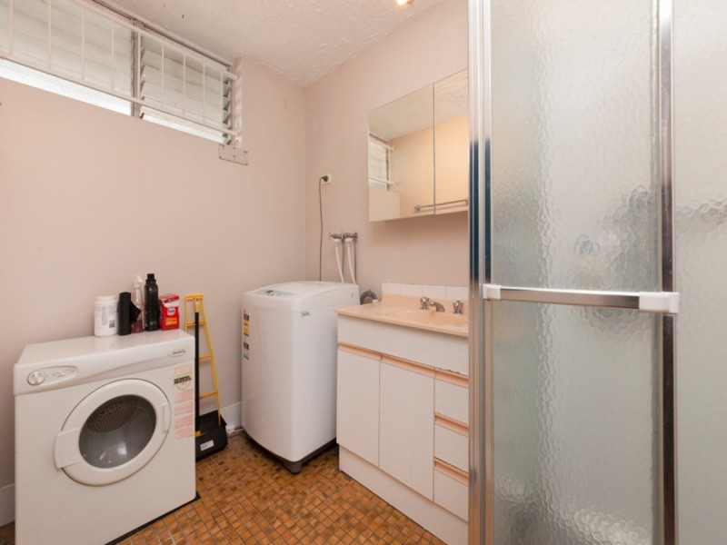 2/125 Clarence Road, Indooroopilly QLD 4068