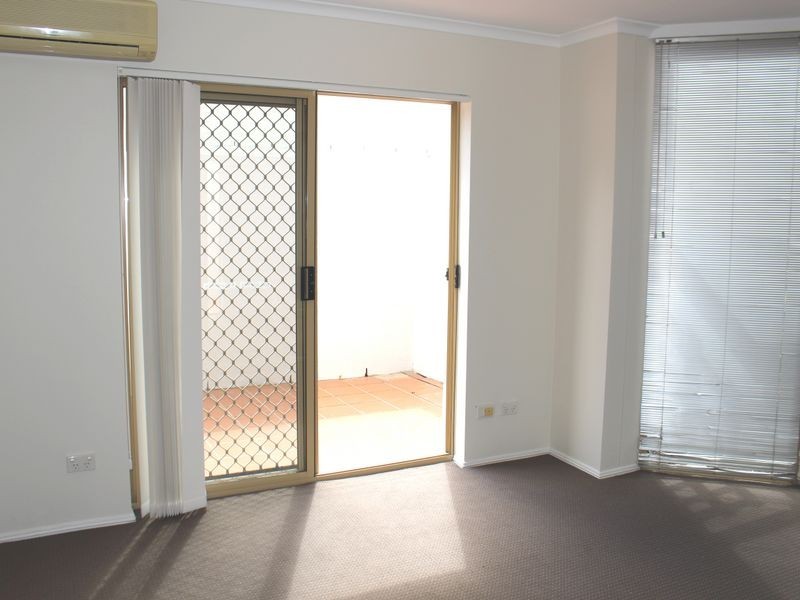 4/15 Clarence Road, Indooroopilly QLD 4068