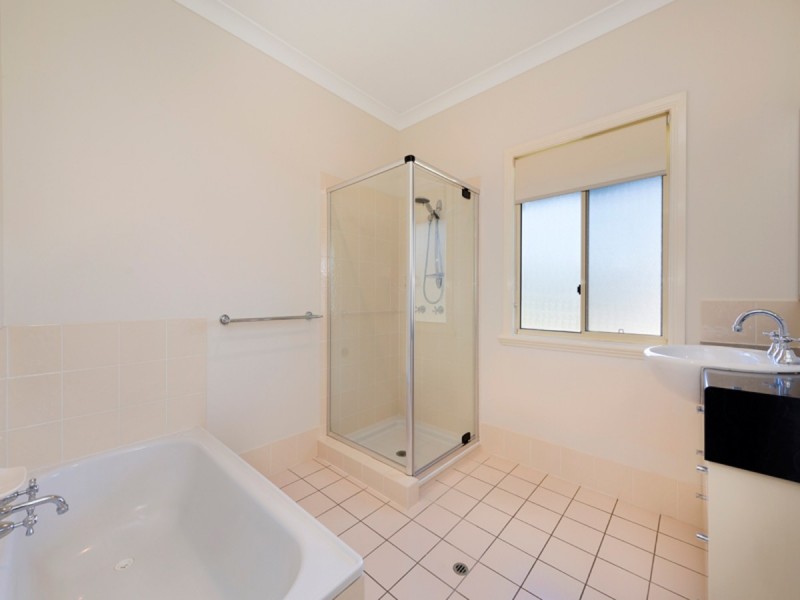 1 Torwood Court, Ferny Hills QLD 4055