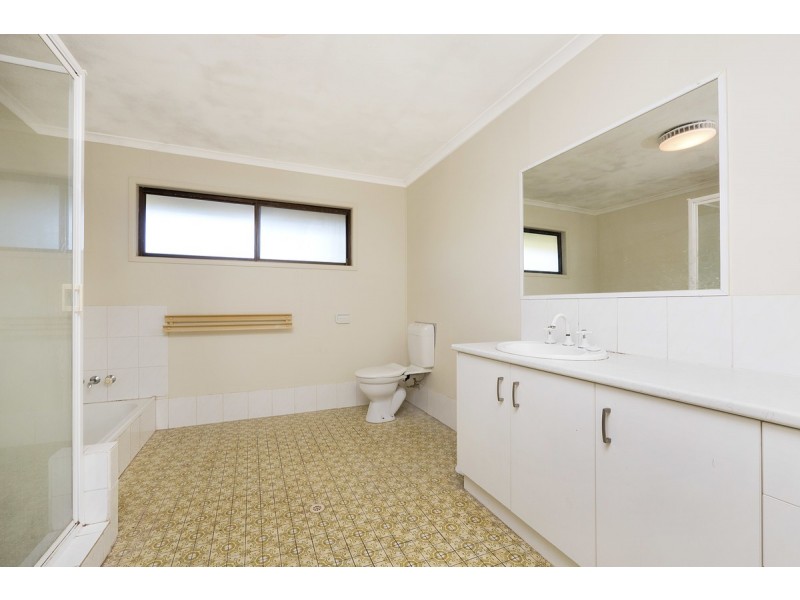 4 Pilin Place, Chapel Hill QLD 4069