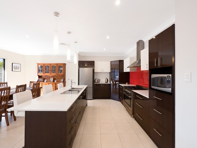 19 Cedar Wood Close, Moggill QLD 4070