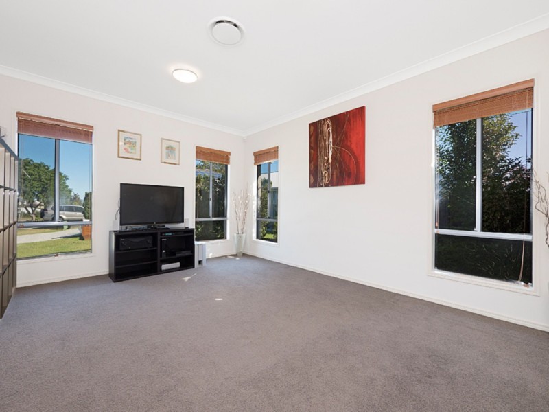 19 Cedar Wood Close, Moggill QLD 4070