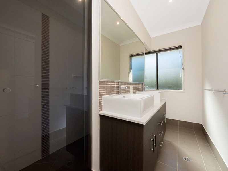 19 Cedar Wood Close, Moggill QLD 4070