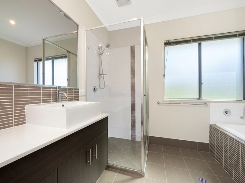 19 Cedar Wood Close, Moggill QLD 4070