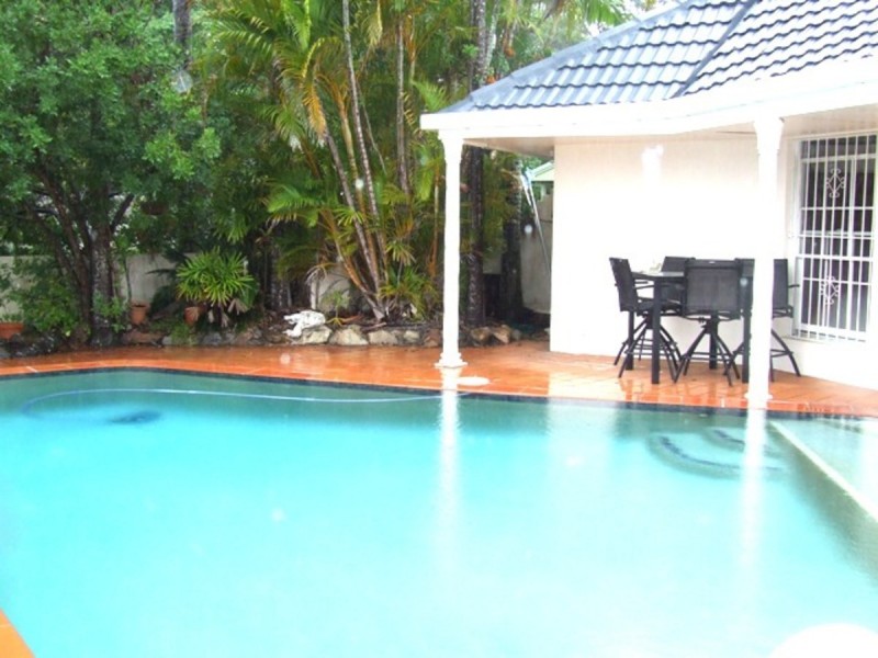 5 Tinbeerwah Place, Chapel Hill QLD 4069