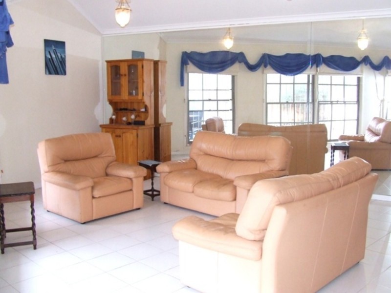 5 Tinbeerwah Place, Chapel Hill QLD 4069