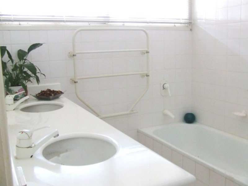 5 Tinbeerwah Place, Chapel Hill QLD 4069