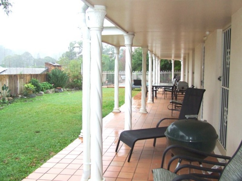 5 Tinbeerwah Place, Chapel Hill QLD 4069