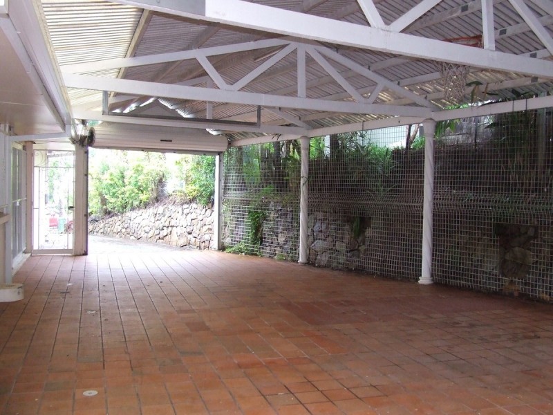 5 Tinbeerwah Place, Chapel Hill QLD 4069