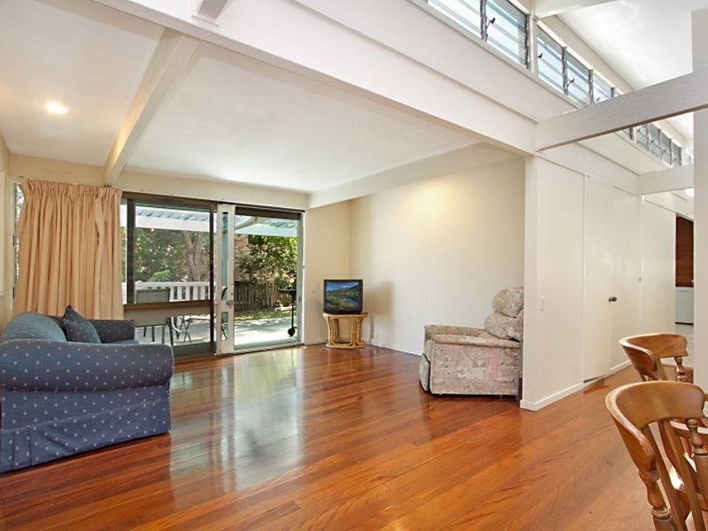 7 Tenth Avenue, St Lucia QLD 4067