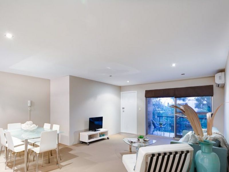8/160 Central Avenue, Indooroopilly QLD 4068