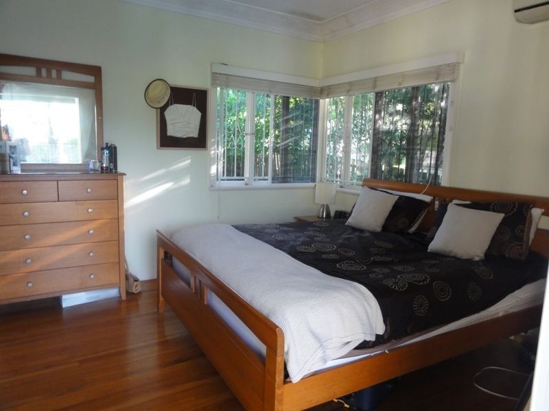 81 Broomfield Street, Taringa QLD 4068