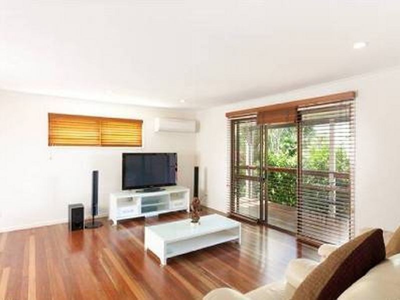 10 Kiandra Street, Chapel Hill QLD 4069