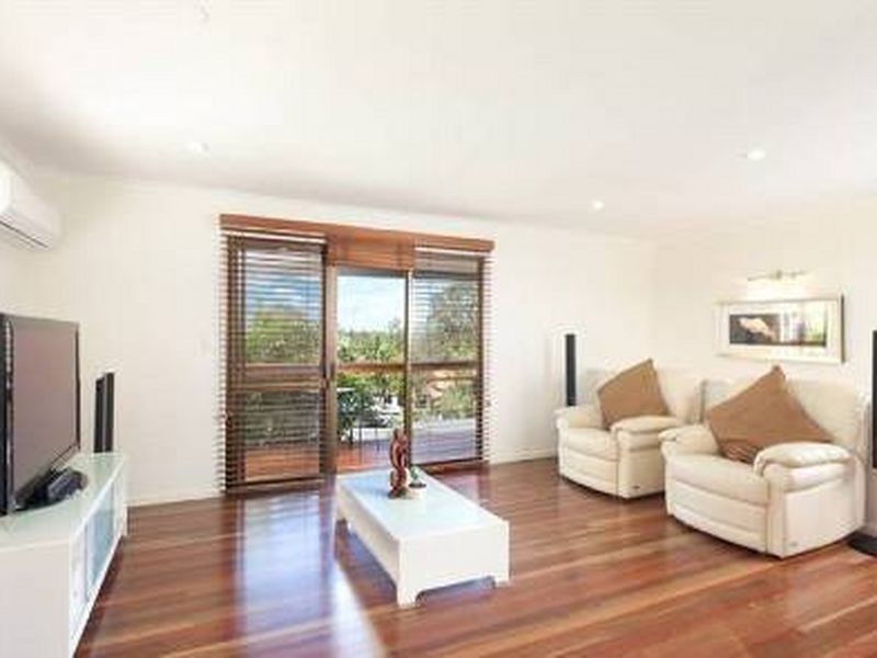 10 Kiandra Street, Chapel Hill QLD 4069