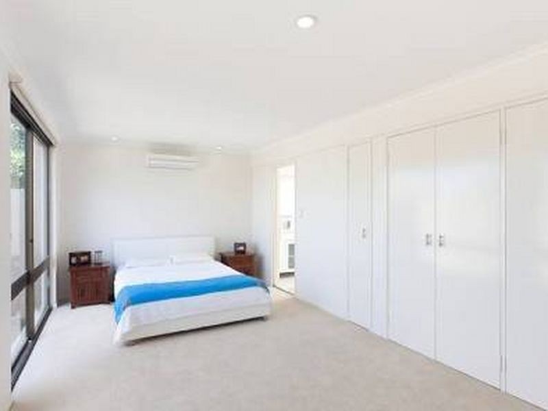 10 Kiandra Street, Chapel Hill QLD 4069