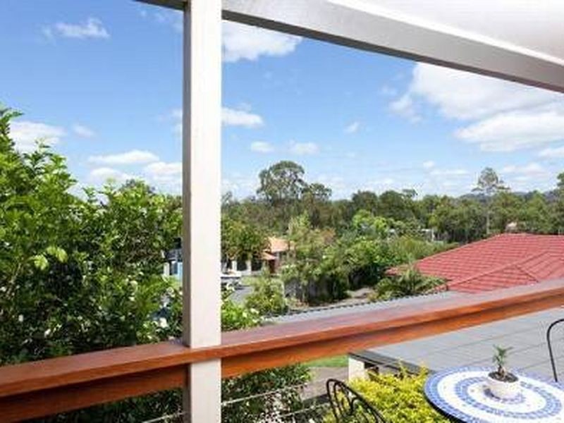 10 Kiandra Street, Chapel Hill QLD 4069
