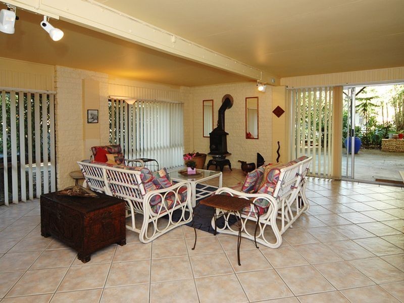 6 Marney Street, Chapel Hill QLD 4069