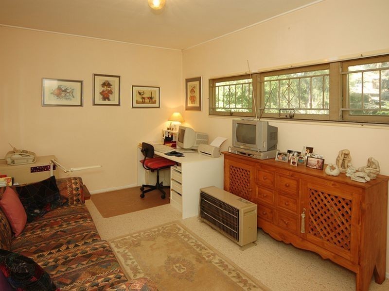 6 Marney Street, Chapel Hill QLD 4069