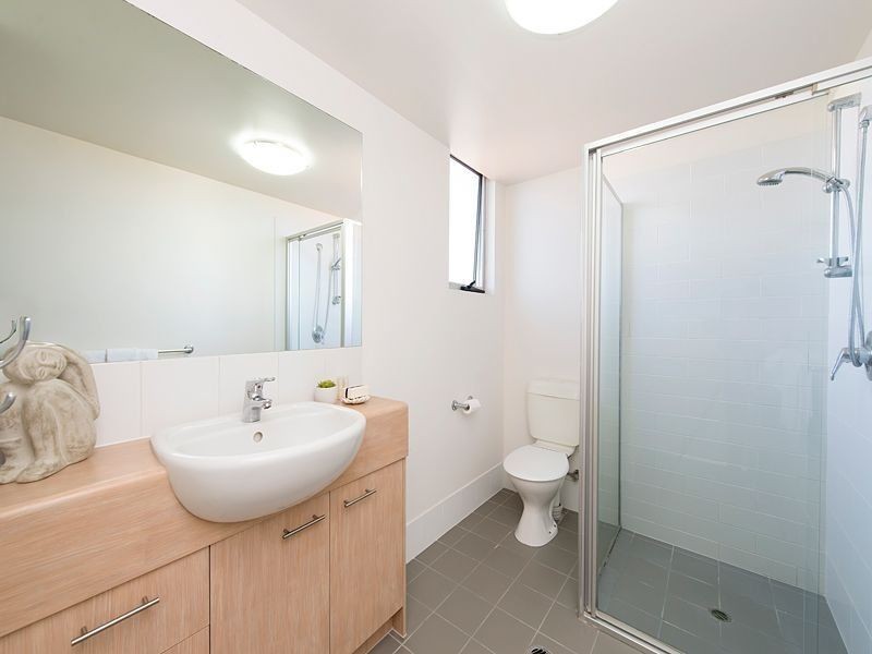 16/16 Grosvenor Road, Indooroopilly QLD 4068