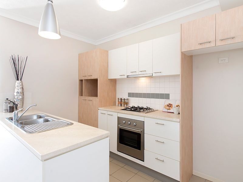 16/16 Grosvenor Road, Indooroopilly QLD 4068