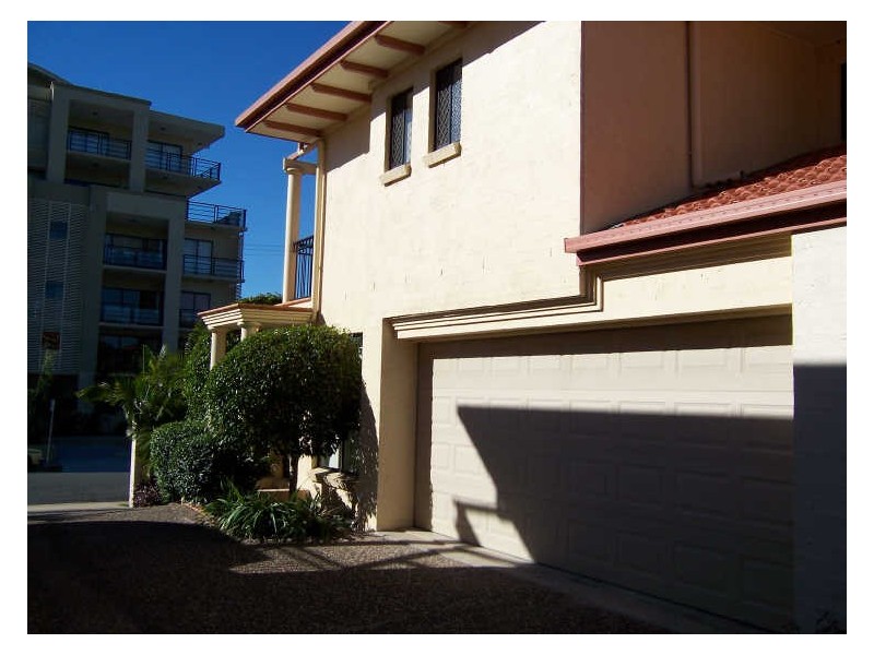 1/12 Grosvenor Road, Indooroopilly QLD 4068