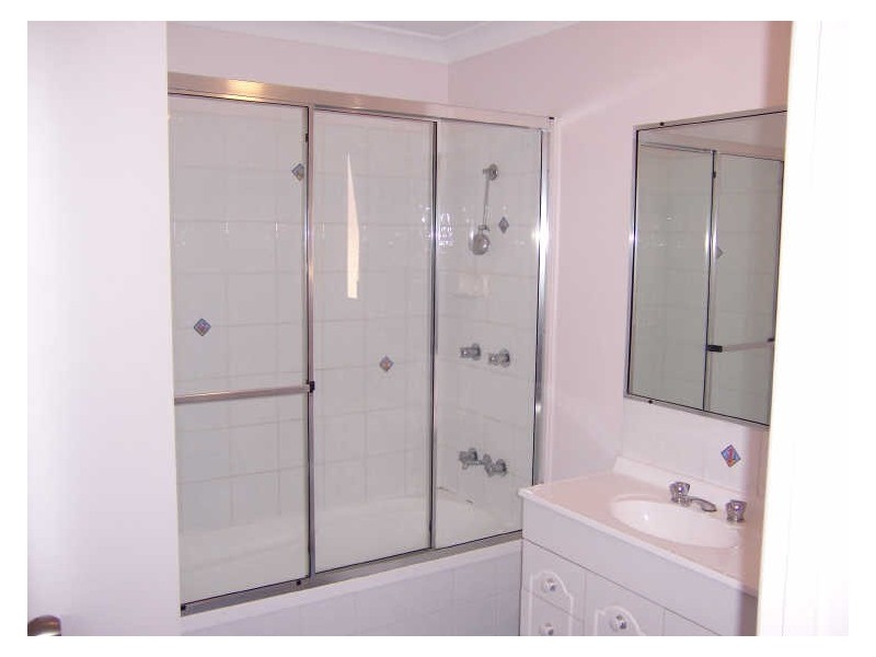 1/12 Grosvenor Road, Indooroopilly QLD 4068