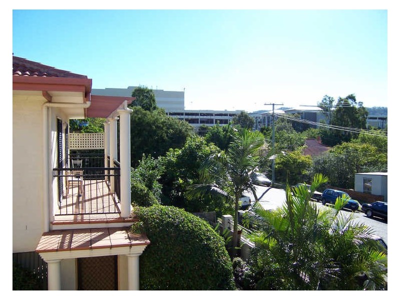 1/12 Grosvenor Road, Indooroopilly QLD 4068