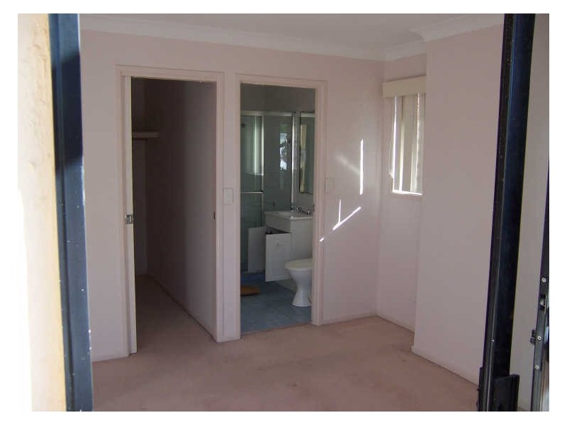 1/12 Grosvenor Road, Indooroopilly QLD 4068