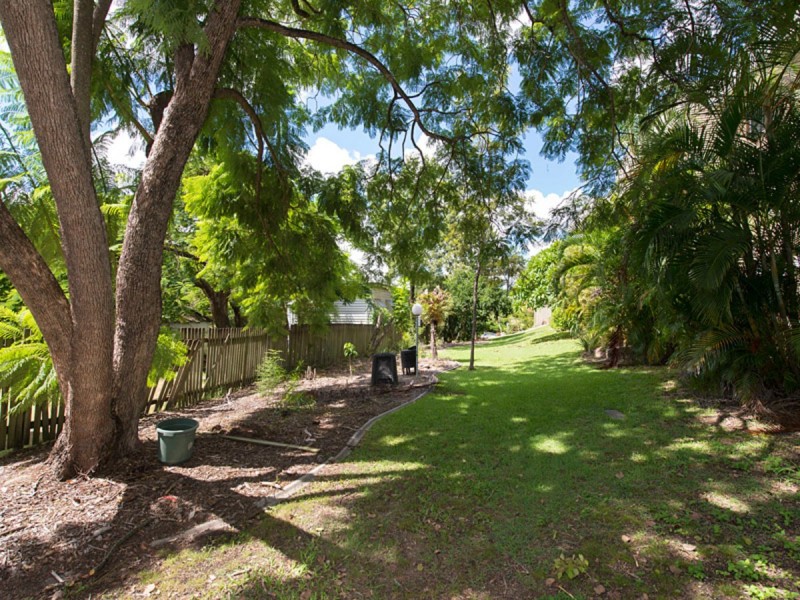 16/125 Clarence Road, Indooroopilly QLD 4068