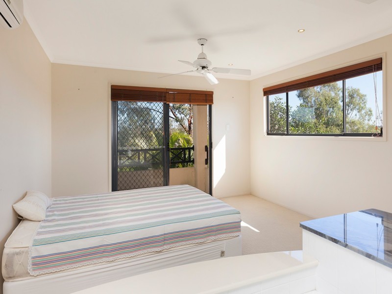 15 Summit Place, Mount Ommaney QLD 4074