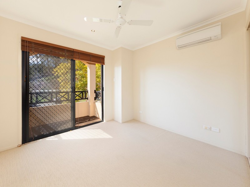 15 Summit Place, Mount Ommaney QLD 4074