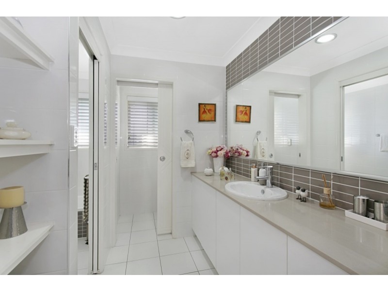 33 Hendos Place, Moggill QLD 4070