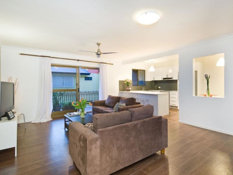 2/9 Waverley Road, Taringa QLD 4068