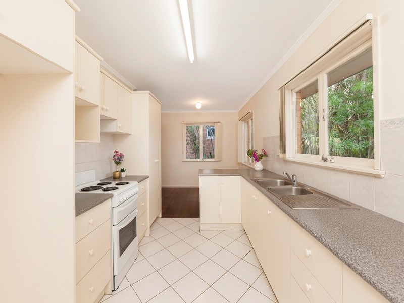 7 Harvard Street, Kenmore QLD 4069