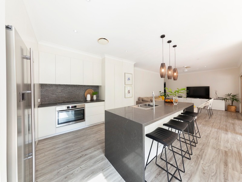9 Pine County Place, Bellbowrie QLD 4070