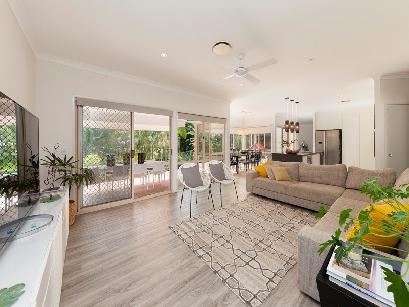 9 Pine County Place, Bellbowrie QLD 4070