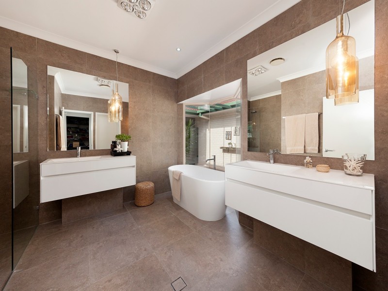 9 Pine County Place, Bellbowrie QLD 4070