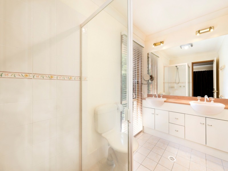 209 Gibson Crescent, Bellbowrie QLD 4070